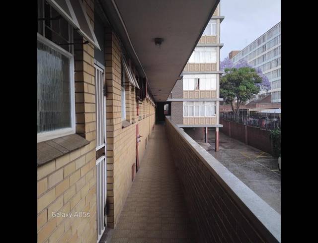 2 BEDROOM APARTMENT FOR SALE IN SUNNYSIDE